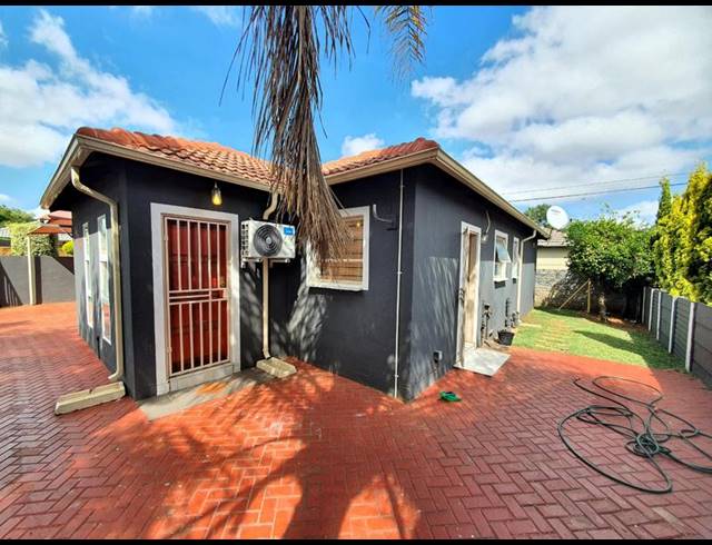 3 BEDROOM HOUSE FOR SALE IN THE ORCHARDS